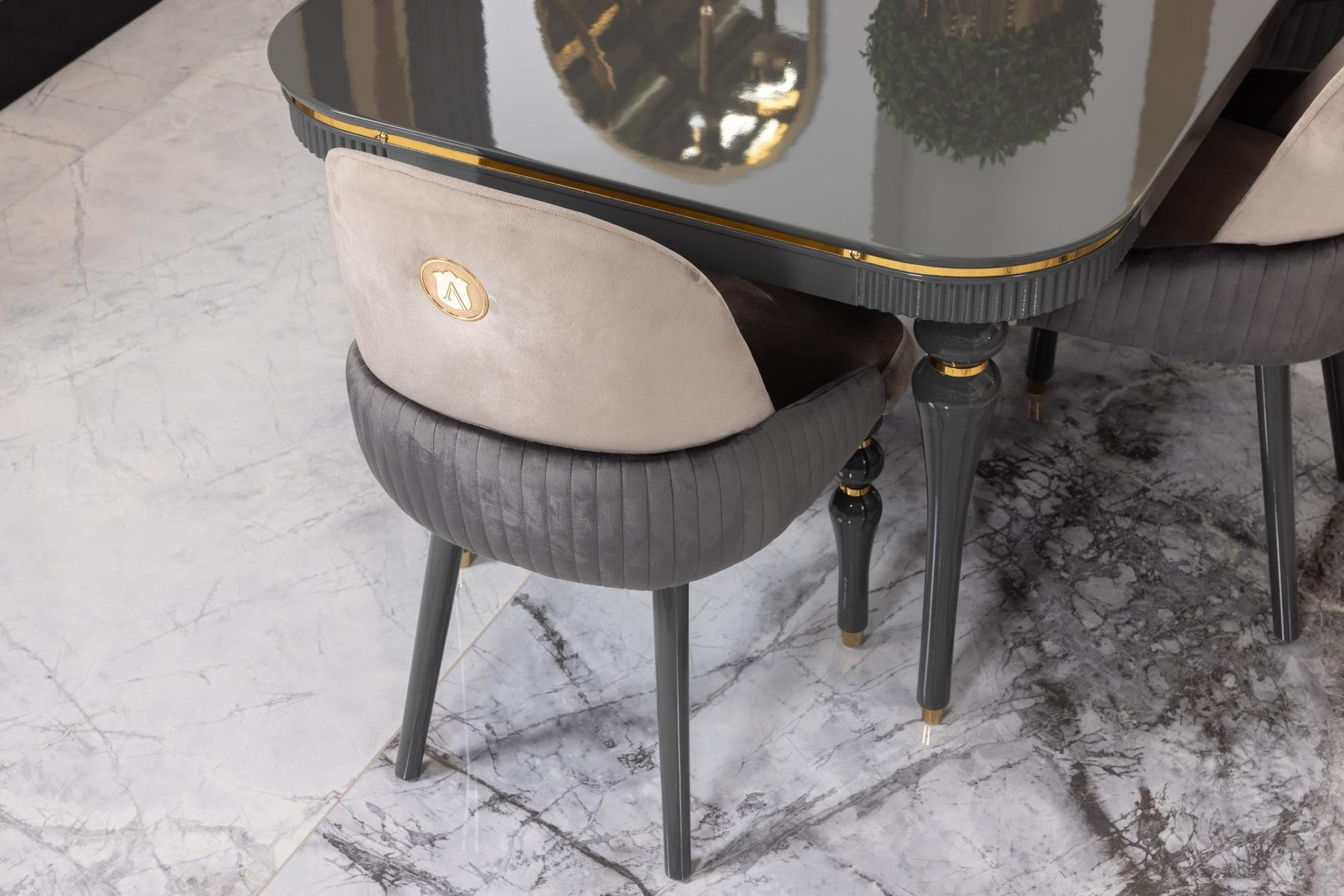 Capella Dining Room Set