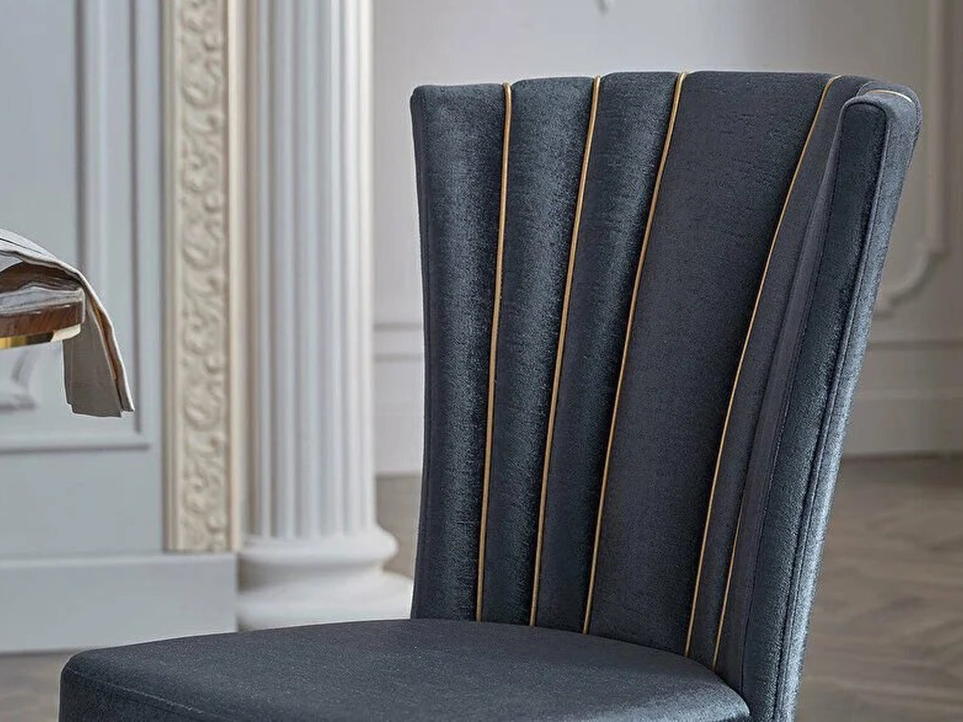 Plaza Dining Room Set