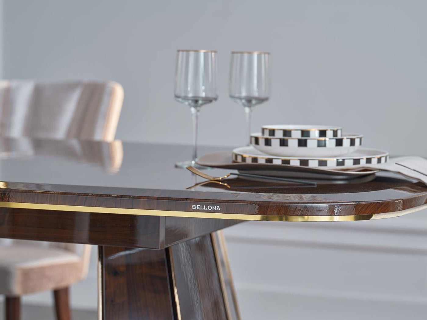 Plaza Dining Room Set