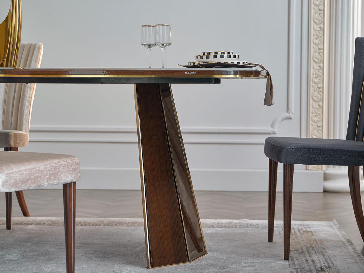 Plaza Dining Room Set