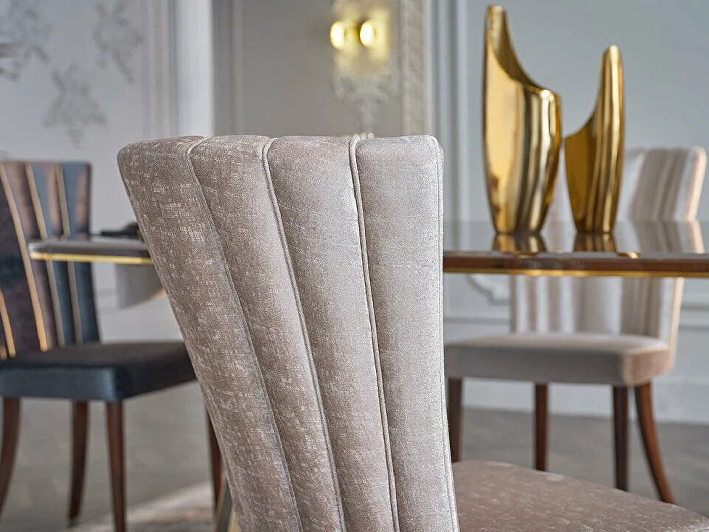 Plaza Dining Room Set