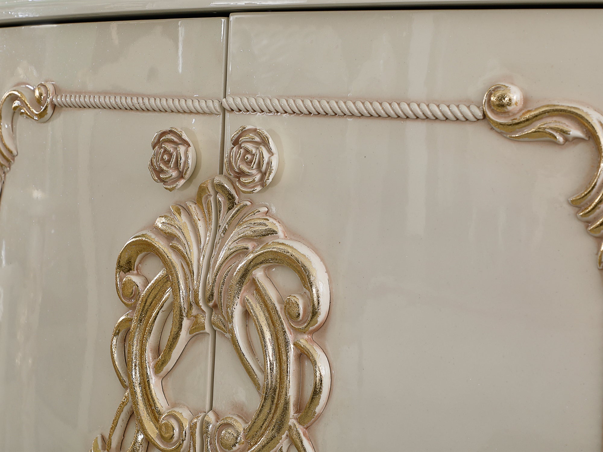 Kelebek Dining Room Set