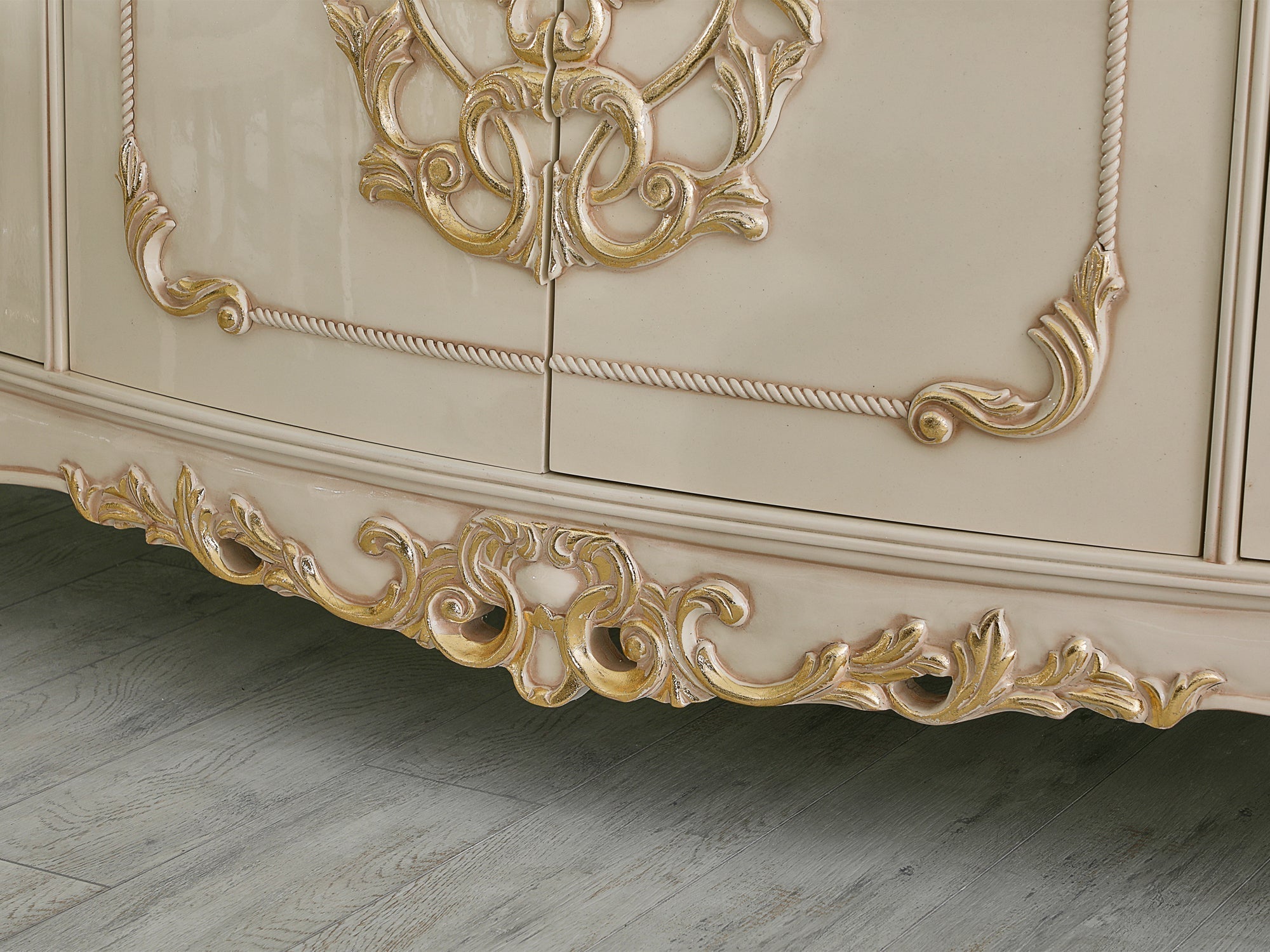 Kelebek Dining Room Set