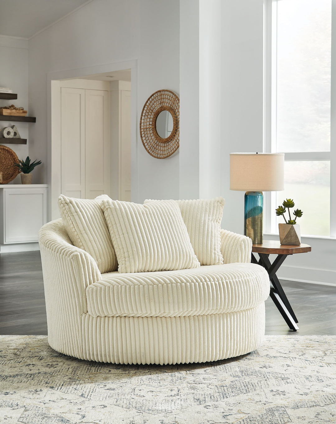 Lindyn - Oversized Swivel Accent Chair