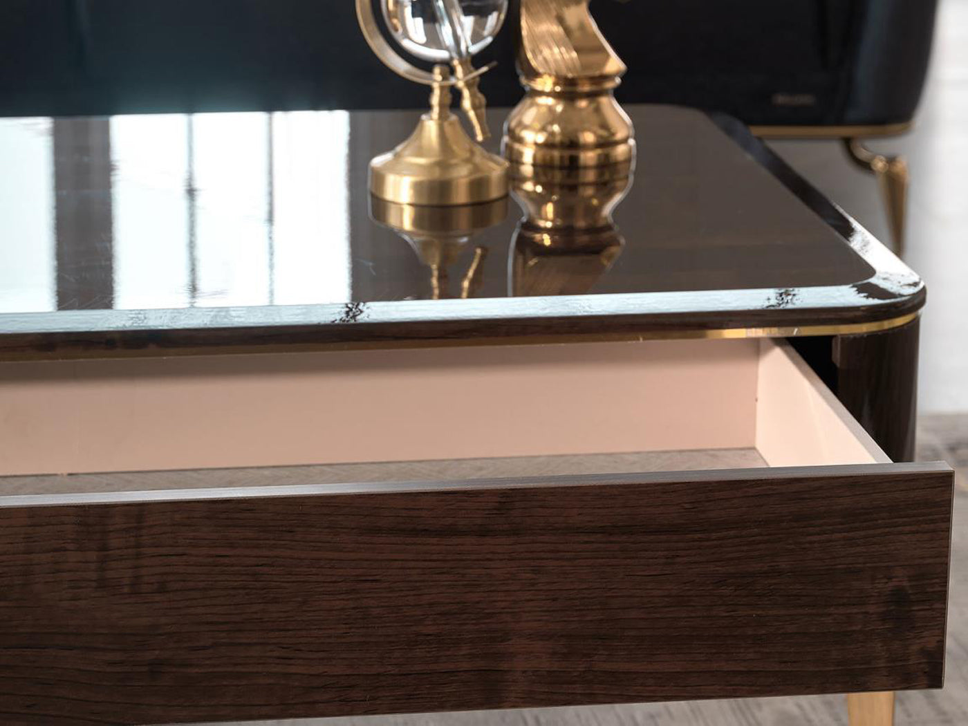 Plaza Coffee Table (Walnut)