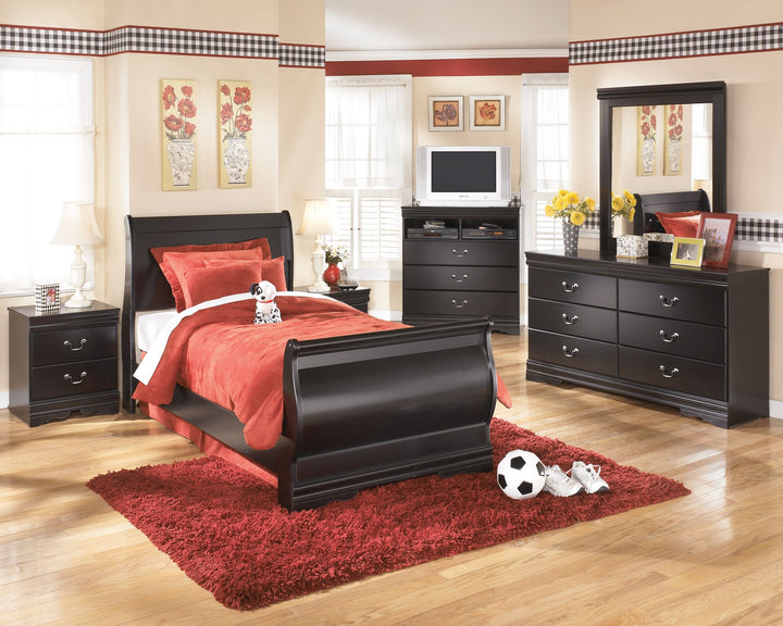 Huey - Black - Six Drawer Dresser